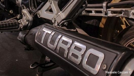 Negli anni Ottanta la strada della sovralimentazione con turbocompressore fu esplorata anche sulle moto