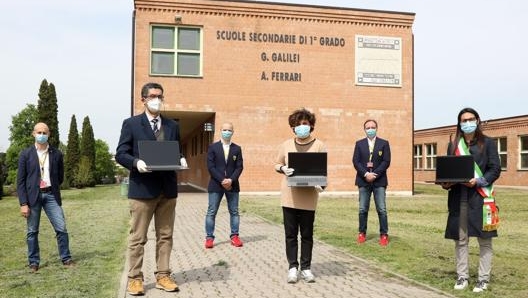 La consegna dei pc alle scuole di Maranello