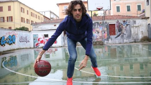 Una delle grande passioni di Tamberi è la pallacanestro. Colombo