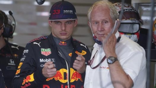 Da sinistra Max Verstappen e Helmut Marko. Ap