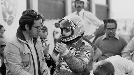 Mauro Forghieri discute con Niki Lauda. Getty