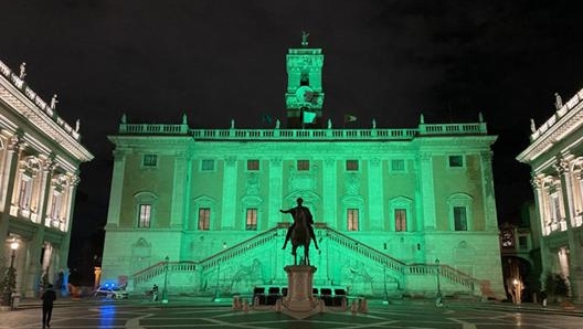 Piazza del Campidoglio colorata di verde. Ansa