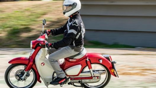 Linee retro e contenuti moderni, è l’Honda Super Cub C125