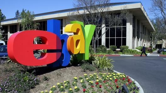 La sezione auto per il mercato italiano di ebay  contiene mediamente circa 1.500 annunci.