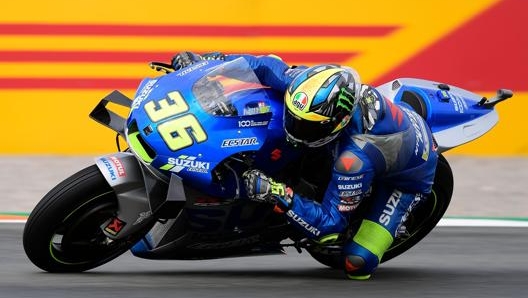 Joan Mir in azione con la sua Suzuki. Afp