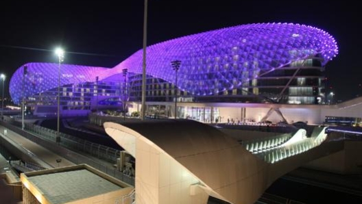 Un suggestivo scorcio del circuito di Yas Marina. Epa