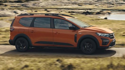 Dacia Jogger   sarà disponibile in Italia a marzo  negli  allestimenti Essential, Comfort e la Limited Edition Extreme