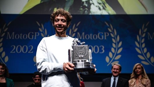 Valentino Rossi sul palco del PalaRiccione