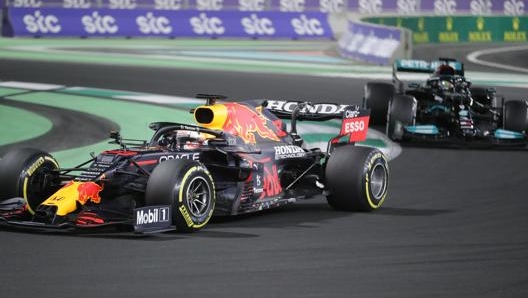 Max Verstappen e Lewis Hamilton. Ap