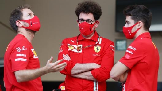 Sebastian Vettel, Mattia Binotto e Charles Leclerc GETTY IMAGES