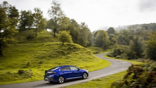 La Hyundai Ioniq Hybrid  perfetta per la citt ma si adatta bene anche ai lunghi spostamenti