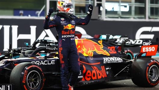 Verstappen esulta dopo la pole. Getty