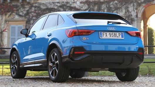 Audi Q3 Sportback misura 4,5 metri in lunghezza per 1,843 in larghezza e 1,567 in altezza, il passo è di 2,68 metri