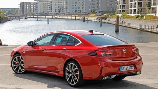 La GSi, versione sportiva Opel, sullInsignia ha 230 Cv