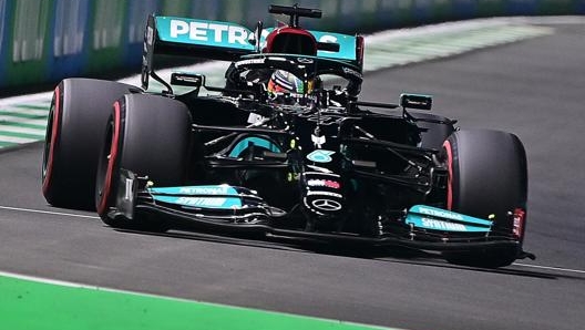 Lewis Hamilton in azione a Gedda