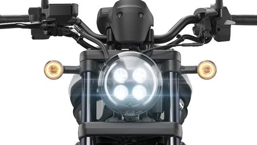 Il frontale della moto con il faro anteriore a Led