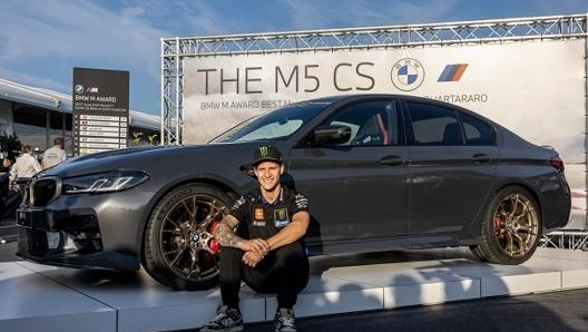 Fabio assieme alla Bmw M5 CS vinta grazie alle pole position