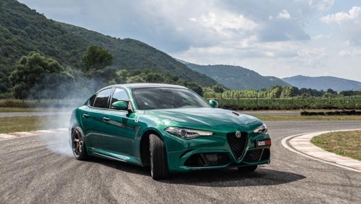 La Giulia Quadrifoglio impiega 3,9 secondi per archiviare lo sprint 0-100 km/h