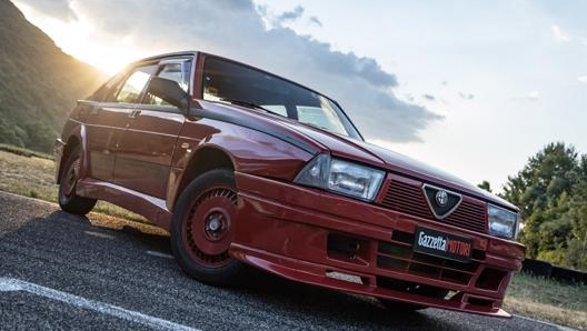 L’Alfa 75 Turbo Evoluzione è quotata tra i 25.000 ed i 40.000 euro