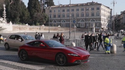 Il nostro tour prosegue attraverso Piazza del Popolo, oggi area pedonale