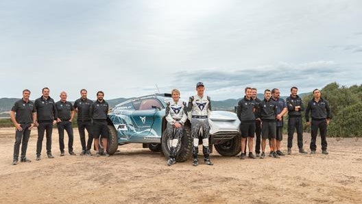 Il team Abt Cupra con Mattias Ekstrom e Jutta Kleinschmidt al centro