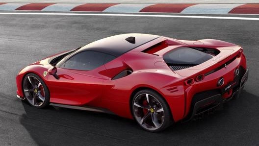 La SF90 Stradale, è una supercar ibrida Ferrari con 1000 cavalli