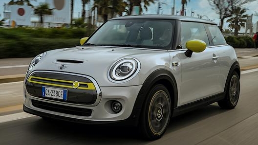 La Mini elettrica si distingue per un'estetica con elementi "green"