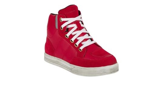 Le sneakers Laxey nella versione Lady, in colore rosso