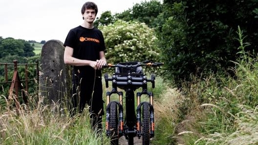 Il designer Alex Desmond ha progettato la Orange Phase AD3. OrangeBikes.com