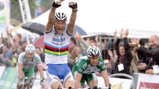 Tom Boonen con la maglia di campione del mondo. Afp