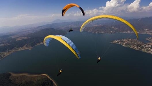 Per destreggiarsi autonomamente in solitaria in parapendio servono circa 150-200 voli. Foto archivio G. Vitali/Fivl