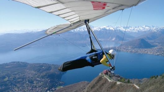 In deltaplano sui cieli del nord Italia