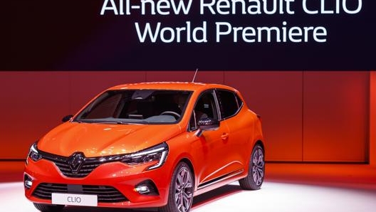 La quinta generazione di Renault Clio, lanciata nel 2019, è disponibile anche con  tecnologia full-hybrid