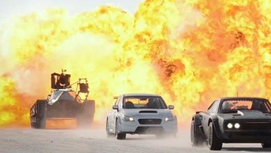 L’immagine di una scena tratta dall’ottavo capitolo di Fast & Furious, che ha inseguimenti ritenuti non abbastanza adrenalinici