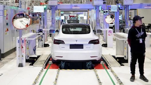 La Cina accelera per sorpassare gli usa nella produzione di auto elettriche