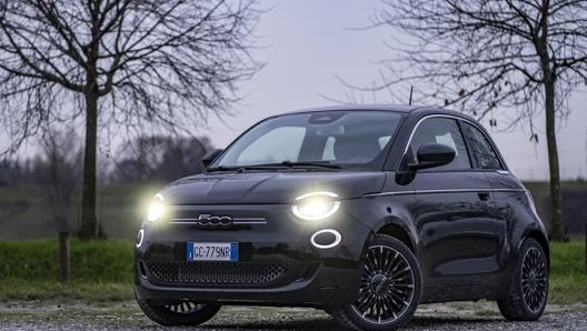 Il look moderno della nuova Fiat 500 e