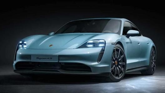 La Porsche Taycan 4S ha due motori elettrici per un totale di 570 Cv