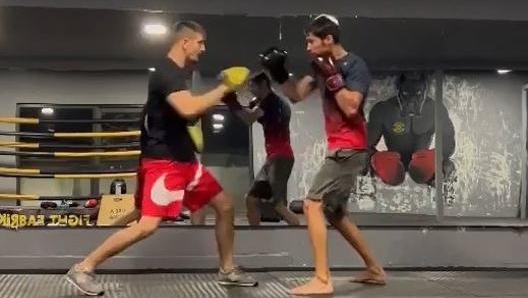 Un momento dell’intenso allenamento di Toprak Razgatlioglu, 25 anni