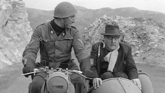 La famosa scena in sidecar, una Guzzi S del 1939, de «Il federale»