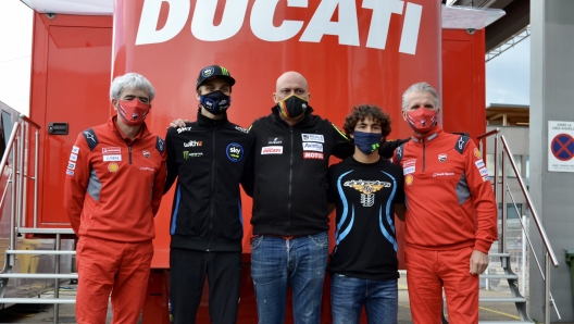 Da sinistra Gigi Dall’Igna, Luca Marini, Raul Romero, Enea Bastianini e Paolo Ciabatti