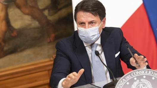 Il nuovo Dpcm firmato dal premier Giuseppe Conte (nella foto) entra in vigore dal 6 novembre fino al 3 dicembre. LaPresse