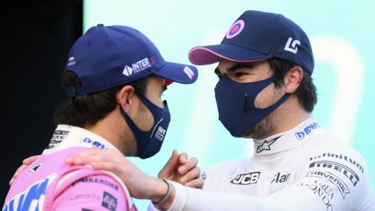 Lance Stroll, 22 anni, a destra, complimentatto dal compagno di squadra Sergio Perez. Lapresse