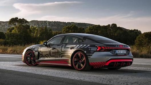 Le linee sportive della vettura elettrica Audi e-tron Gt