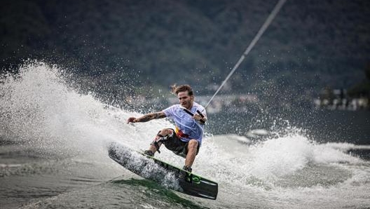 Piffaretti, atleta Red Bull Italia, in allenamento sul Lago di Lugano nell’autunno 2020