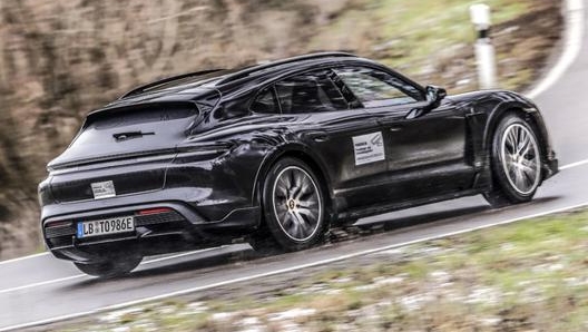 La Porsche Taycan Cross Turismo ha 998.361 chilometri  di test all’attivo