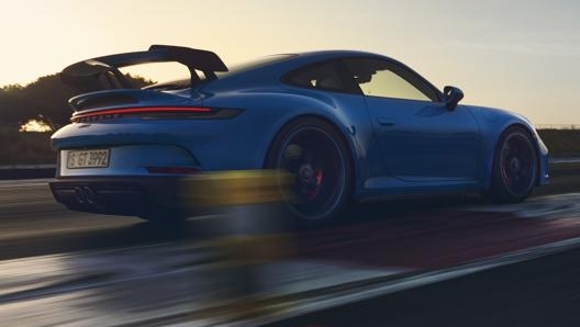 Decisamente vistoso l’alettone posteriore della 911 GT3