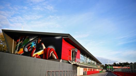 La pit lane di Imola. Getty