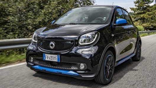 La Smart forfour EQ con batteria da 17,6 kWh ha un’autonomia di 153 km