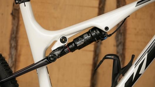 L’ammortizzatore RockShox Sid Luxe Ultimate con due posizioni, aperto o chiuso