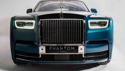 L’esemplare unico di Rolls-Royce Phantom con 3.000 piume di uccello